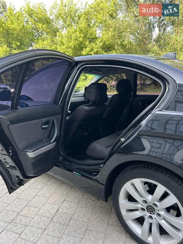 Седан BMW 3 Series 2005 в Новояворовске