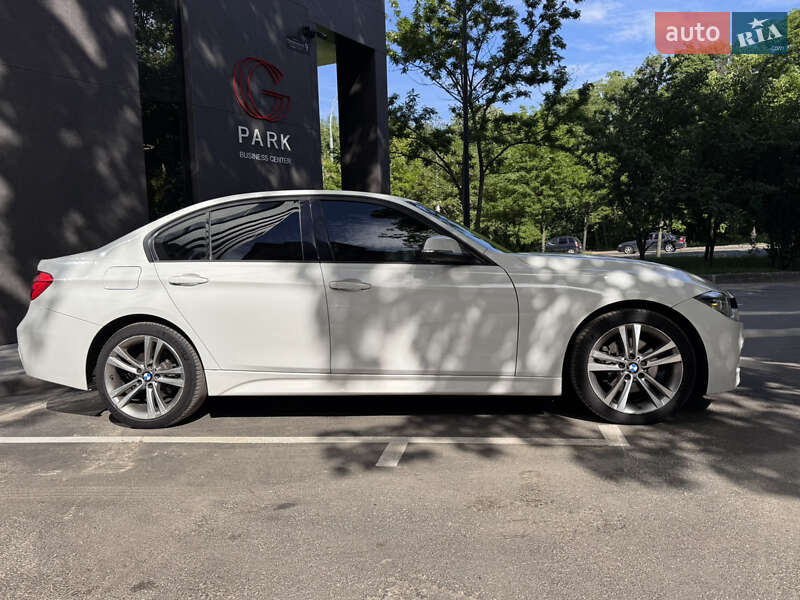 Седан BMW 3 Series 2016 в Киеве