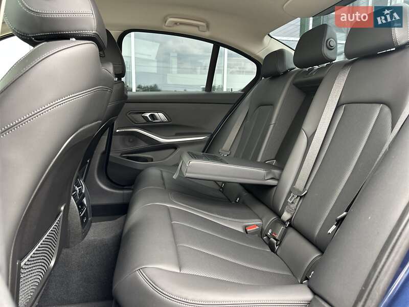 Седан BMW 3 Series 2022 в Києві