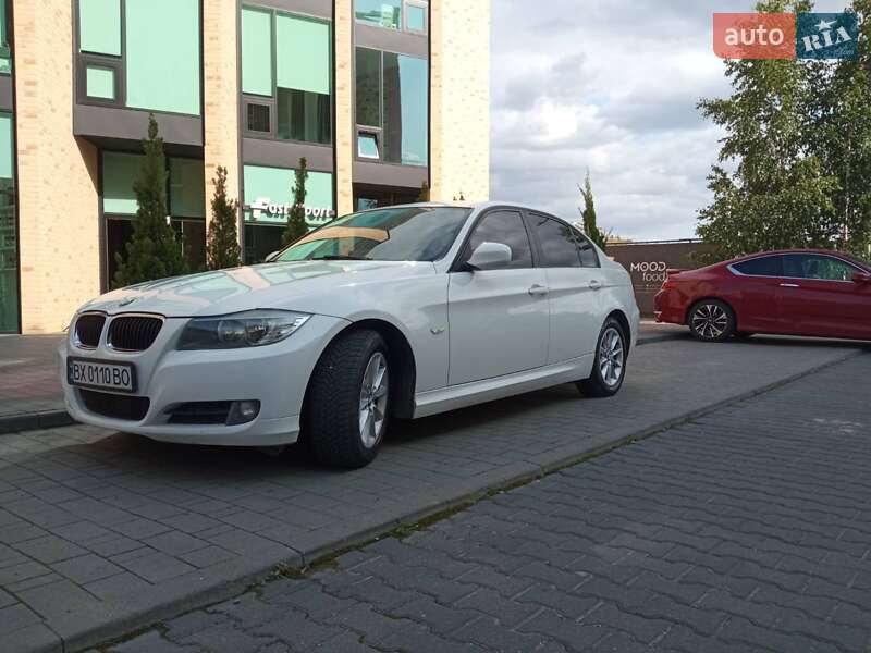 Седан BMW 3 Series 2011 в 