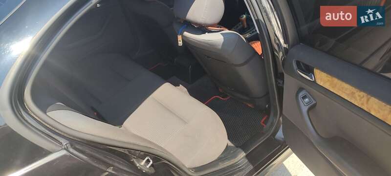 Седан BMW 3 Series 2004 в Романіву