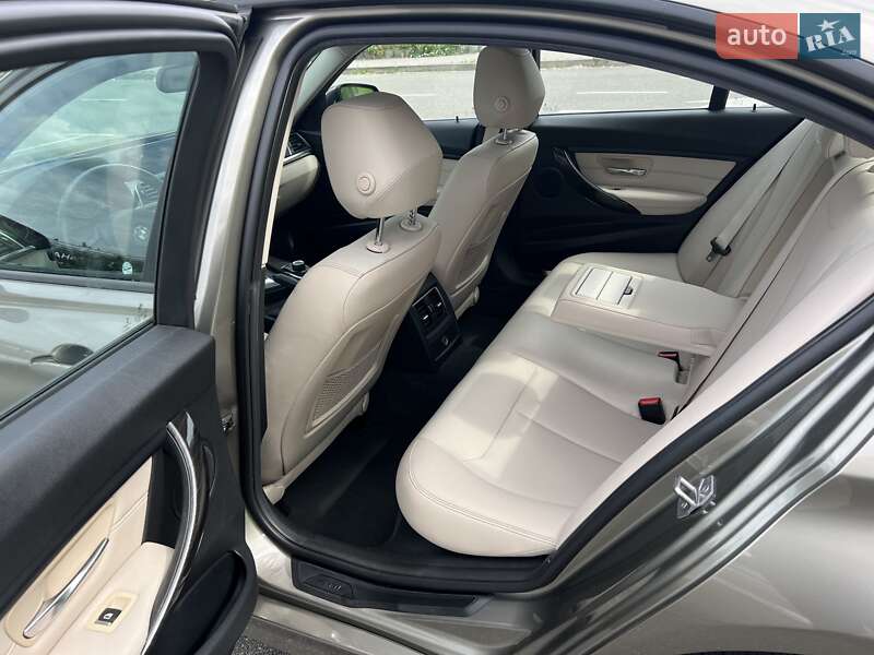 Седан BMW 3 Series 2015 в Киеве