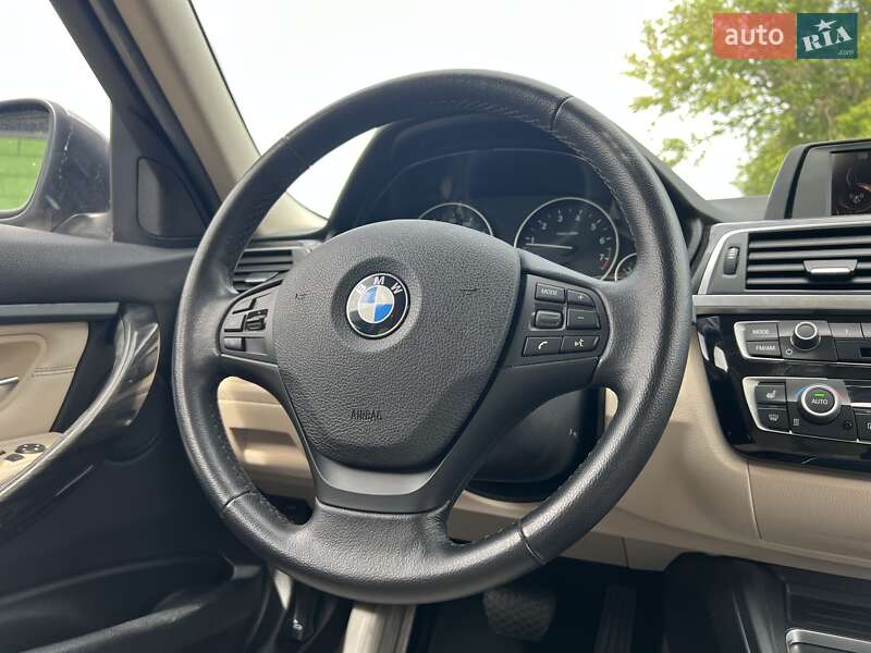 Седан BMW 3 Series 2015 в Киеве
