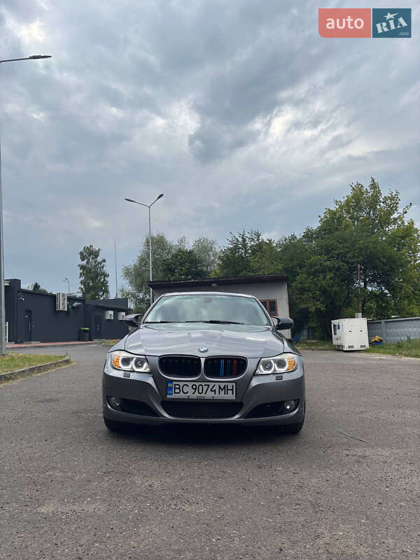 Седан BMW 3 Series 2011 в 
