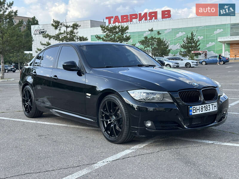Седан BMW 3 Series 2011 в 