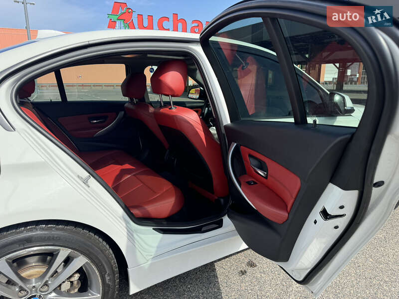 Седан BMW 3 Series 2015 в Дніпрі