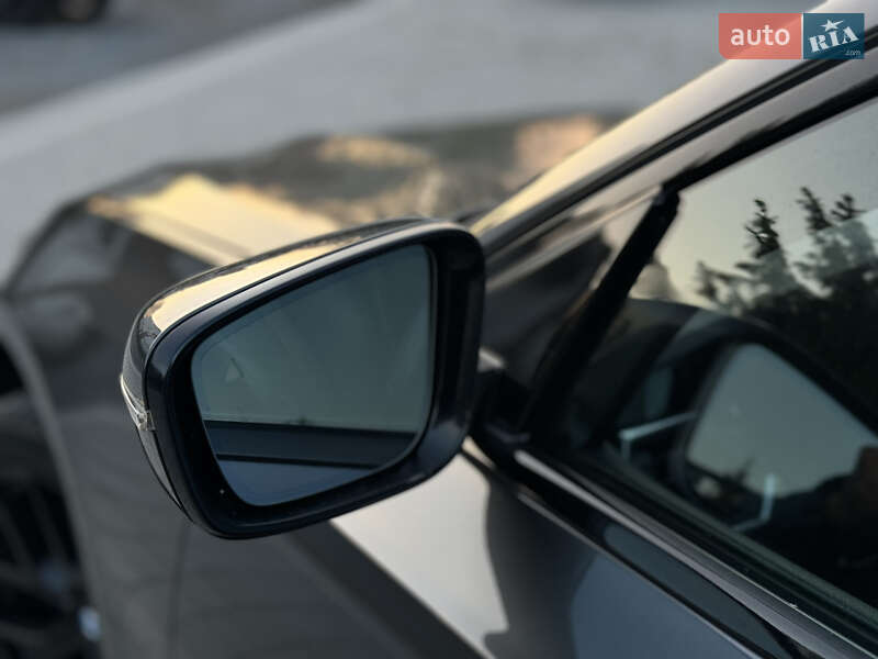 Седан BMW 3 Series 2019 в Львові