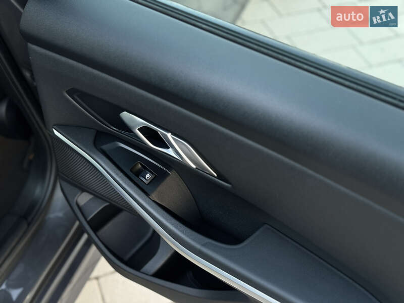 Седан BMW 3 Series 2019 в Львові