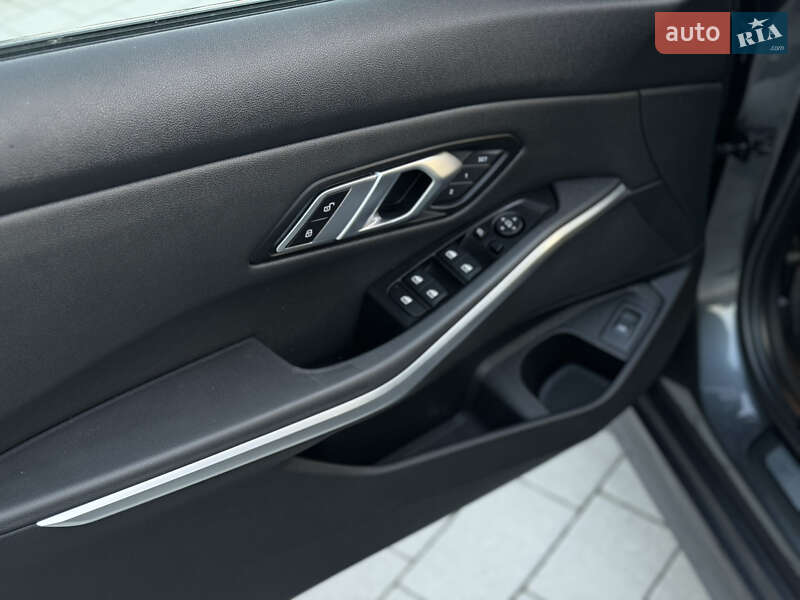 Седан BMW 3 Series 2019 в Львові