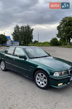 Седан BMW 3 Series 1993 в Острозі