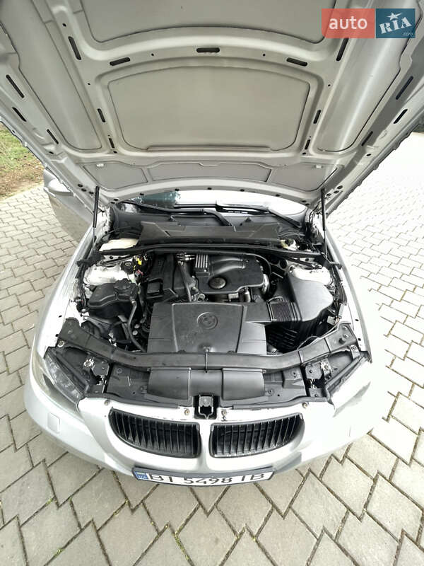 Седан BMW 3 Series 2005 в Миколаєві