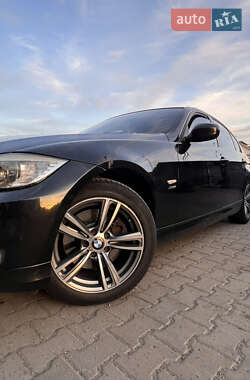 Седан BMW 3 Series 2011 в 