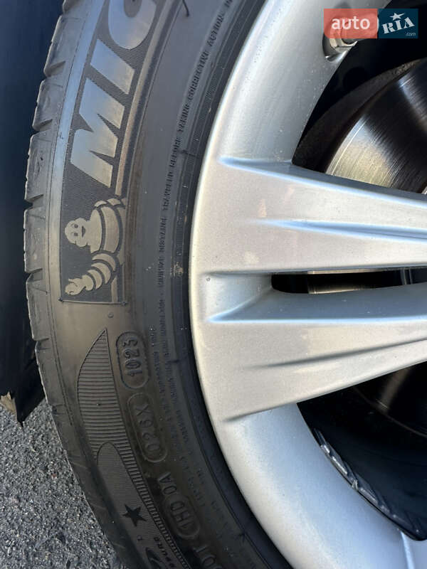 Седан BMW 3 Series 2015 в Львові