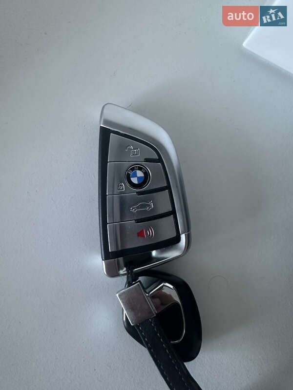 Седан BMW 3 Series 2015 в Львові