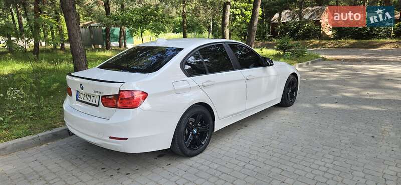 Седан BMW 3 Series 2015 в Новояворівську