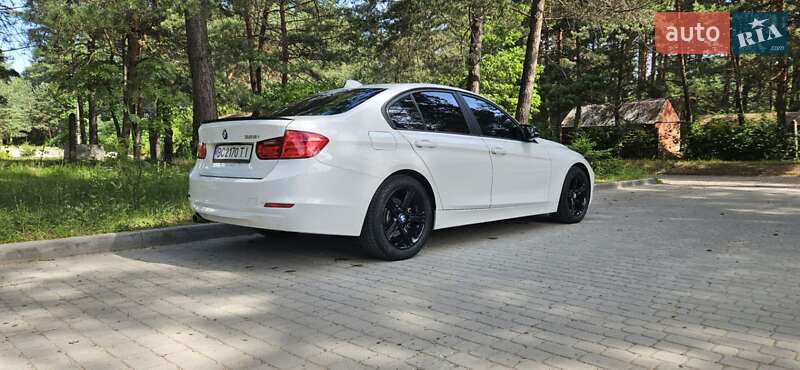 Седан BMW 3 Series 2015 в Новояворівську