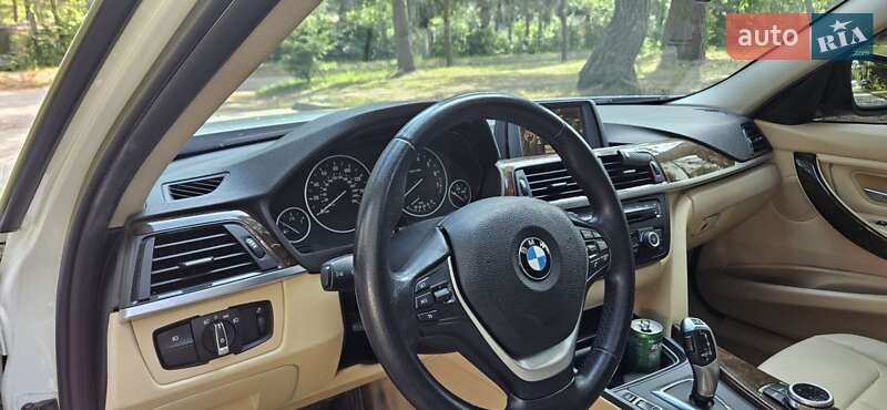 Седан BMW 3 Series 2015 в Новояворівську