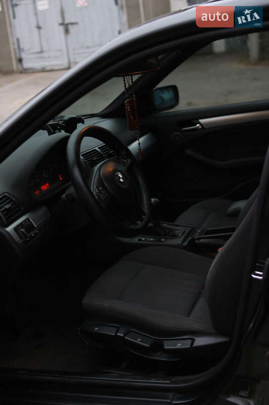 Седан BMW 3 Series 2004 в Корце фото 23 Седан BMW 3 Series 2004 в Корце