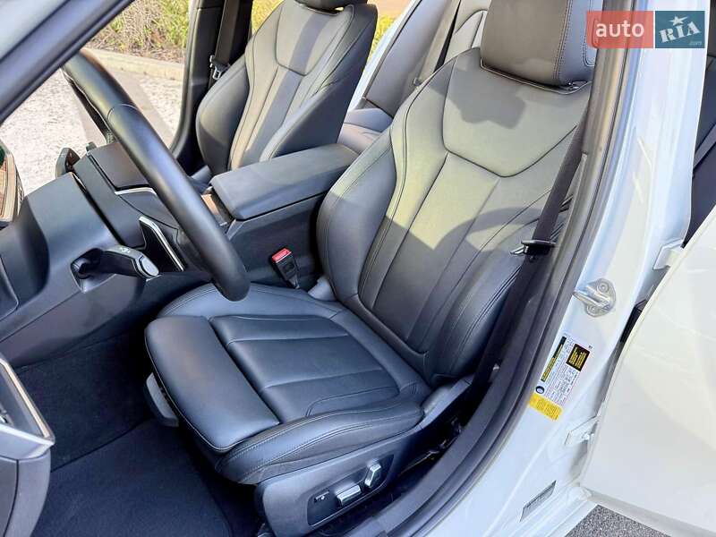 Седан BMW 3 Series 2019 в Дніпрі