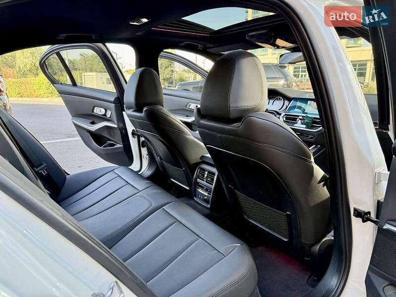 Седан BMW 3 Series 2019 в Дніпрі