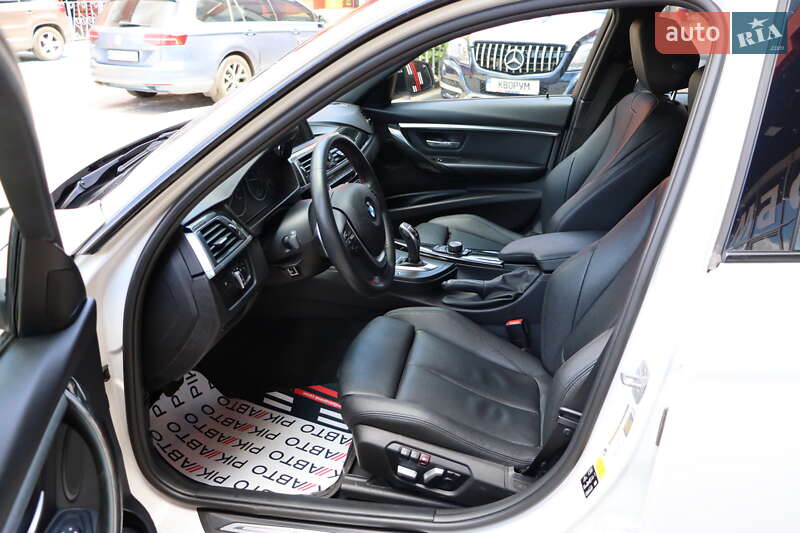 Седан BMW 3 Series 2018 в Львові