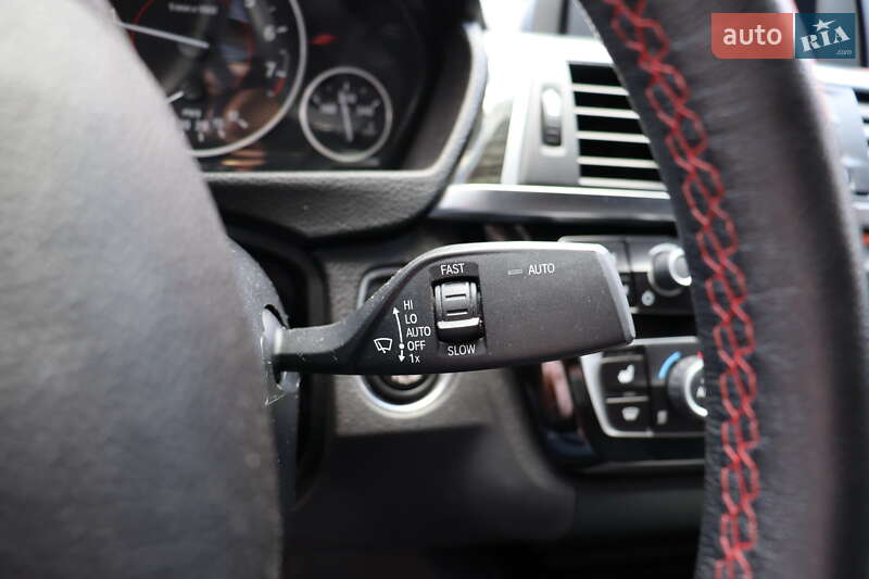 Седан BMW 3 Series 2018 в Львові