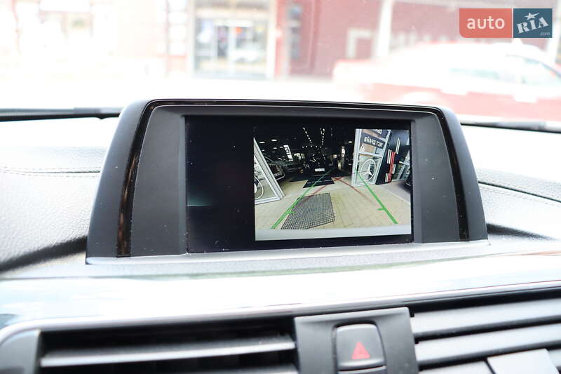 Седан BMW 3 Series 2018 в Львові