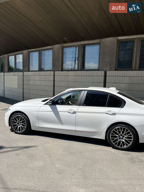 Седан BMW 3 Series 2016 в Києві