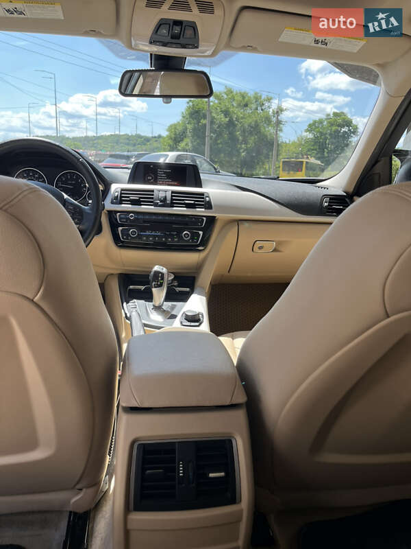 Седан BMW 3 Series 2016 в Києві