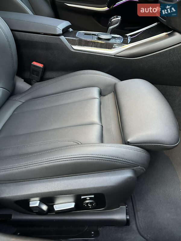 Седан BMW 3 Series 2019 в Черкасах