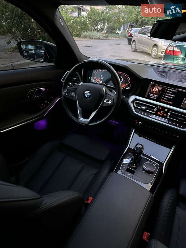 Седан BMW 3 Series 2019 в Черкасах