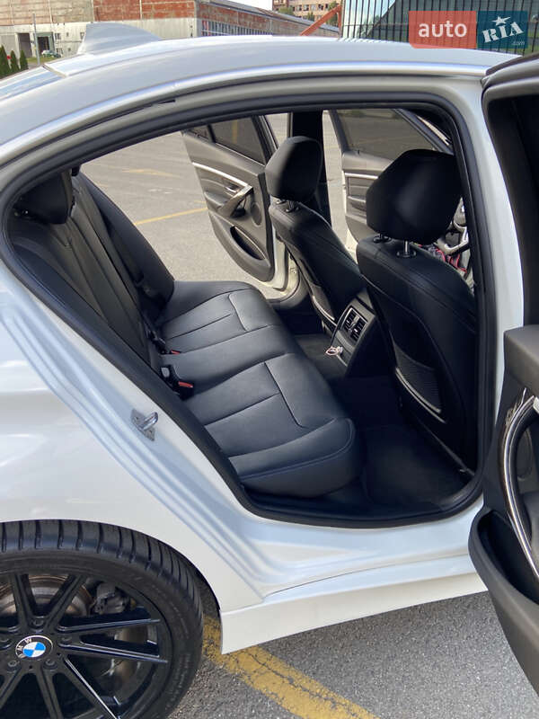 Седан BMW 3 Series 2017 в Киеве