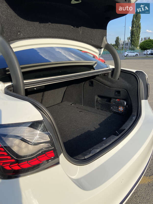 Седан BMW 3 Series 2017 в Киеве