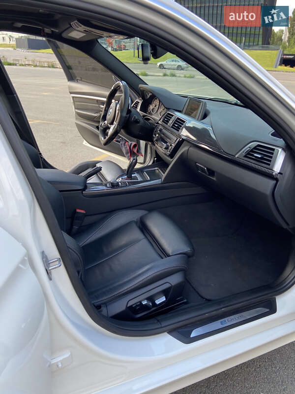 Седан BMW 3 Series 2017 в Киеве