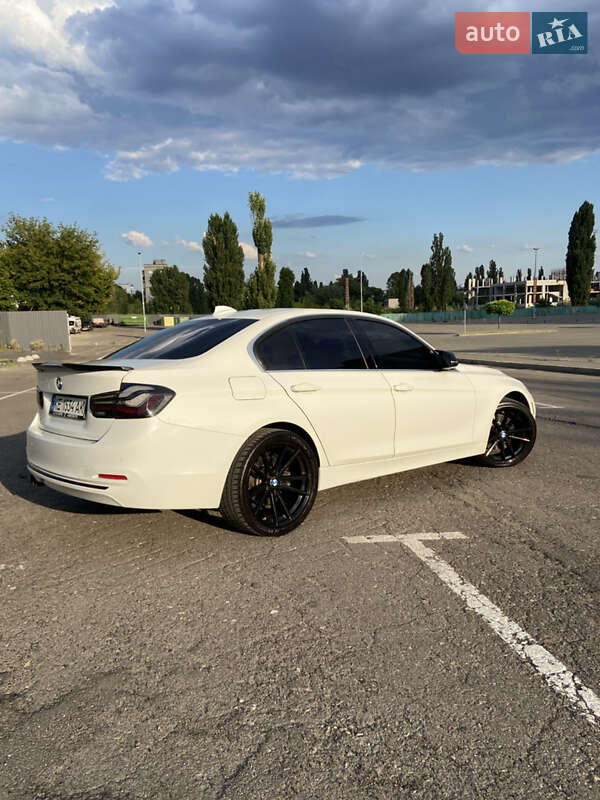 Седан BMW 3 Series 2017 в Киеве