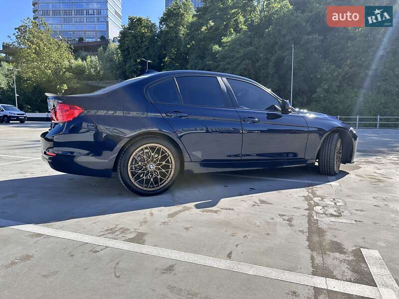 Седан BMW 3 Series 2015 в Киеве