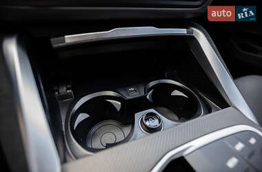 Седан BMW 3 Series 2025 в 