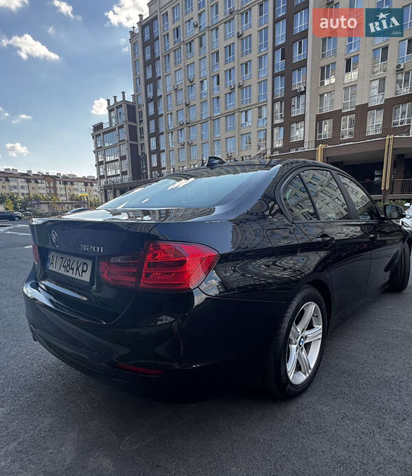 Седан BMW 3 Series 2015 в Крюківщині