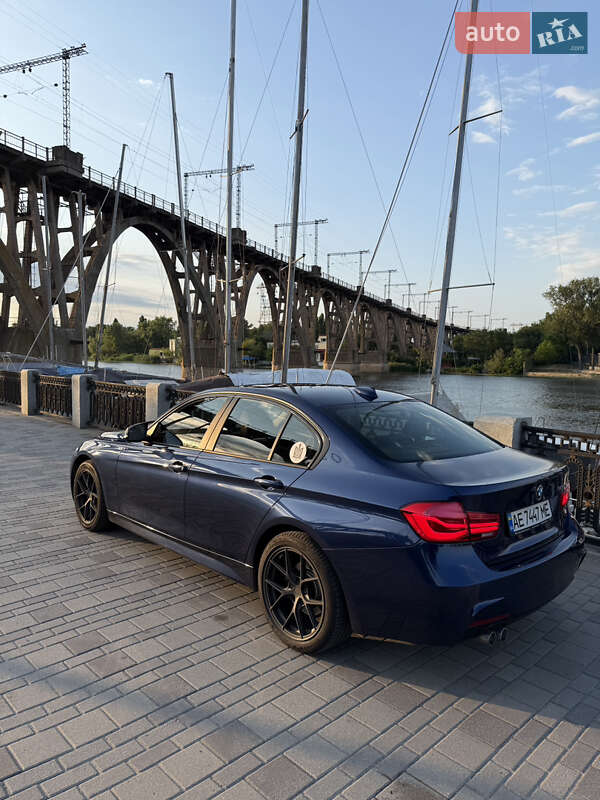 Седан BMW 3 Series 2015 в Дніпрі