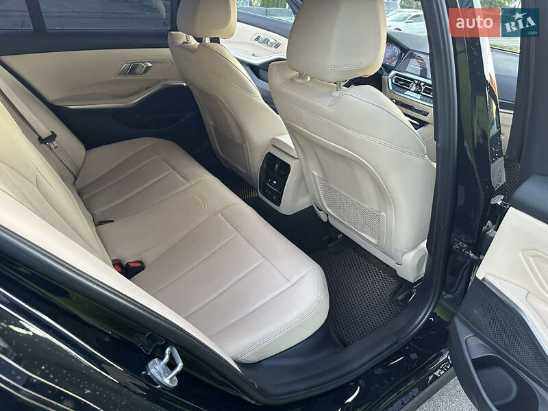 Седан BMW 3 Series 2019 в Киеве