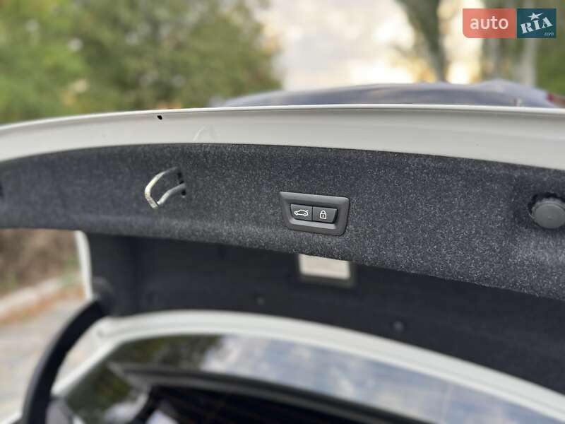 Седан BMW 3 Series 2021 в Днепре