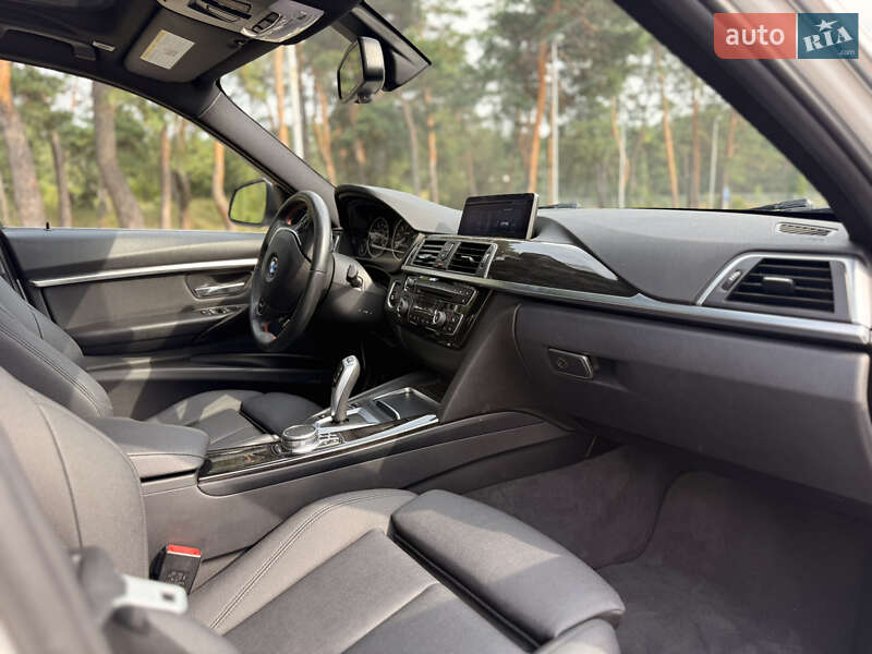 Седан BMW 3 Series 2017 в Киеве