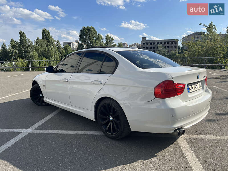 Седан BMW 3 Series 2011 в Киеве