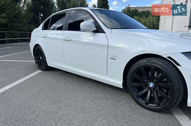 Седан BMW 3 Series 2011 в 