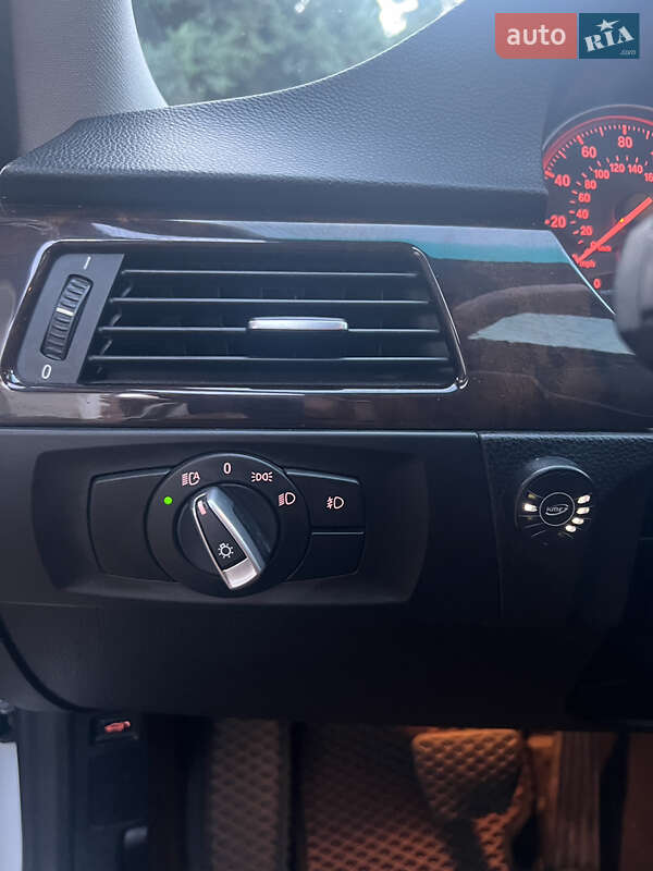 Седан BMW 3 Series 2011 в Киеве