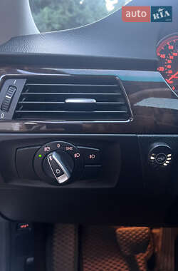 Седан BMW 3 Series 2011 в 