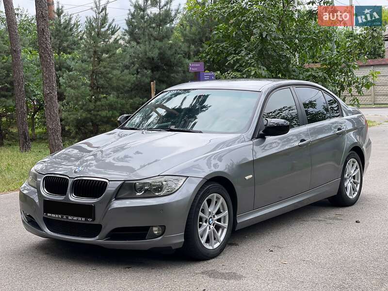 Седан BMW 3 Series 2011 в 