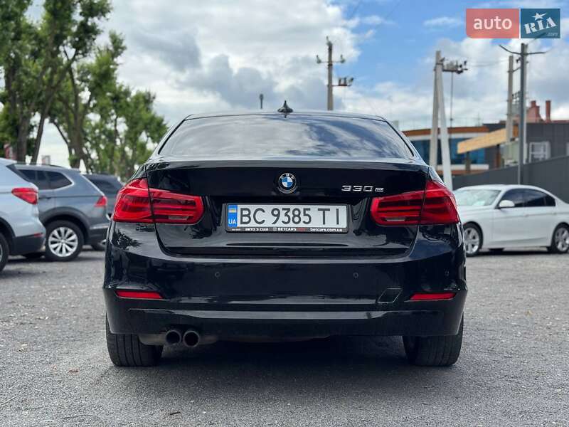 Седан BMW 3 Series 2016 в Львові