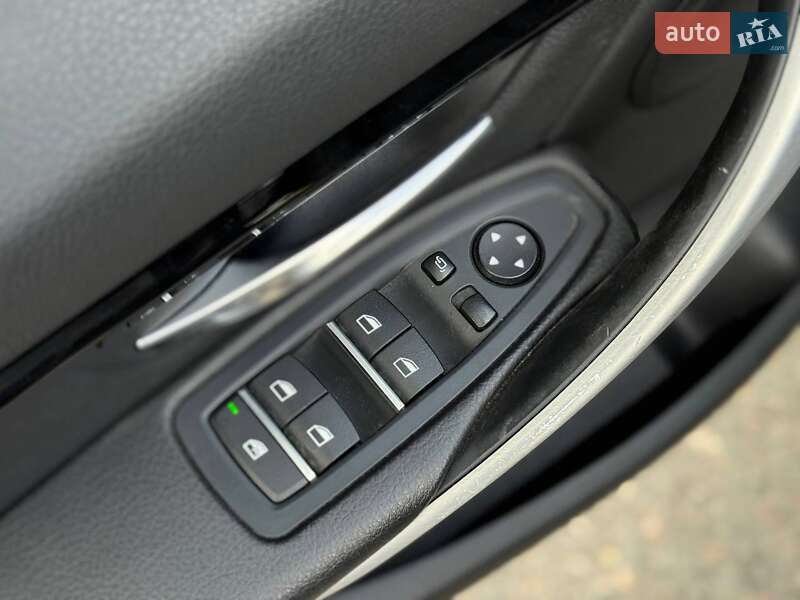 Седан BMW 3 Series 2016 в Львові