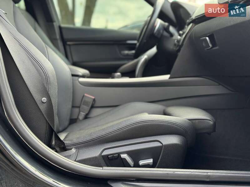 Седан BMW 3 Series 2016 в Львові